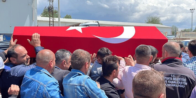 Toprak altında kalarak hayatını kaybeden işçinin cenazesi defnedildi