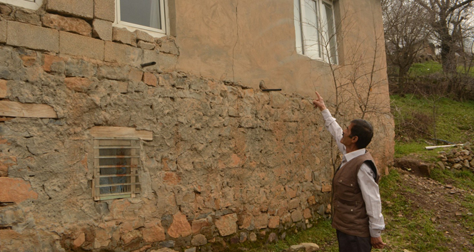 Toprak kayması 8 nüfuslu Taş ailesini korkuttu