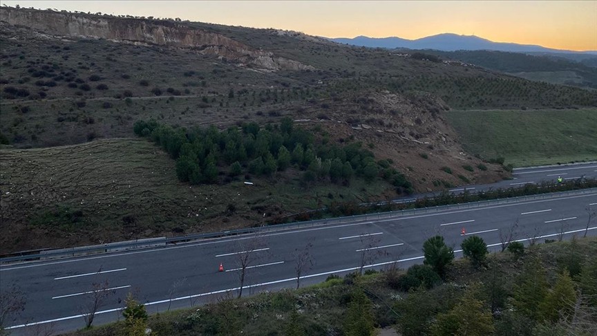 Toprak kayması nedeniyle ulaşıma kapatılmıştı! İstanbul-İzmir Otoyolu ile ilgili yeni gelişme