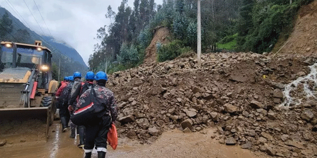 Toprak kayması sonucu faciayı yaşadılar: 51 kişi öldü
