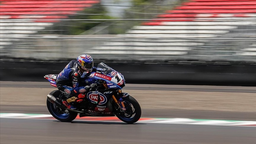 Toprak Razgatlıoğlu ilk yarışını kazandı, Can Öncü üçüncü bitirdi