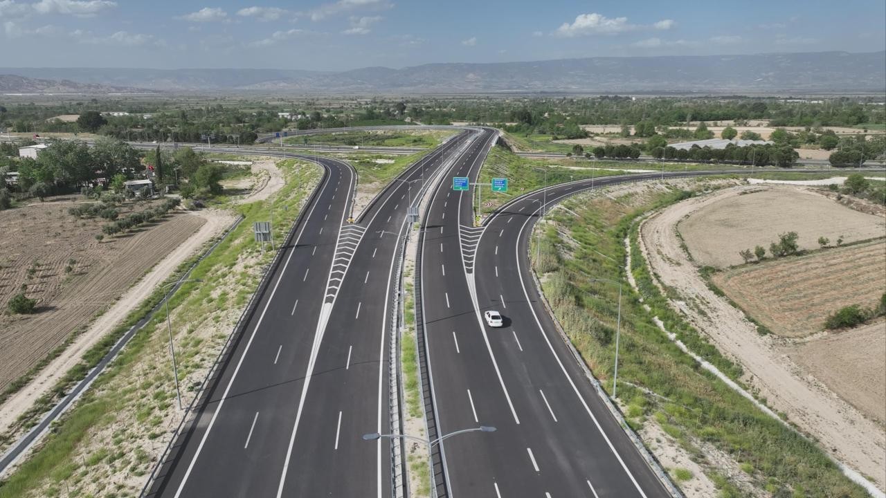 Toprakkale-İskenderun Otoyolu ulaşıma tamamen açıldı