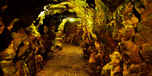 Topraklarından altın fışkırıyor! O altınları denetlemek için 10 İslam alimi atandı