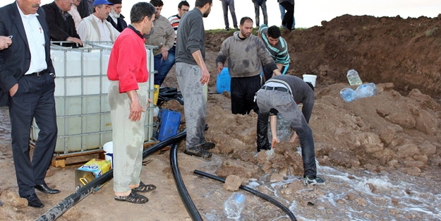 Topraktan petrol fışkırdı!