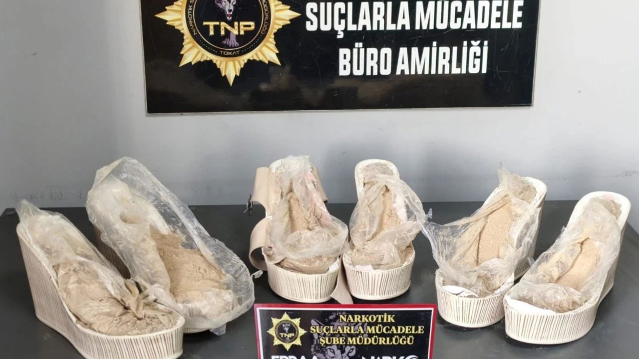 Topuklu ayakkabılardan eroin çıktı