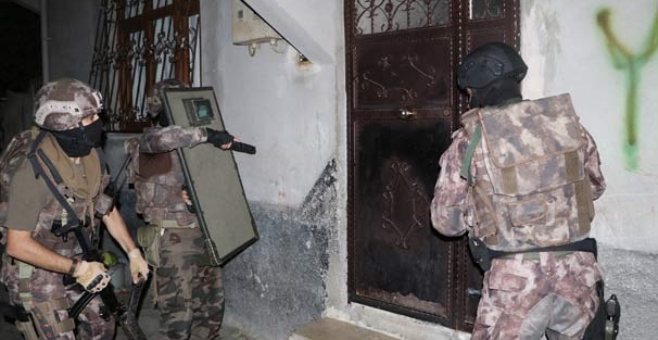 Torbacı evini güvenlik kamerasıyla korumaya almış