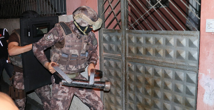 Torbacılara bin polisle eş zamanlı baskın: 38 kişi gözaltında