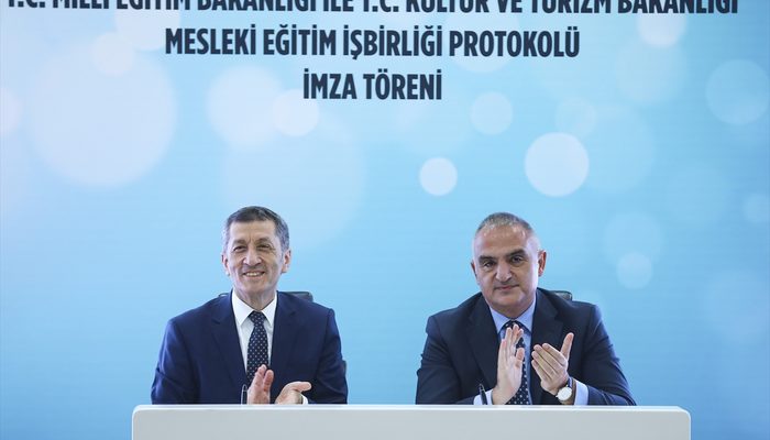 Törene damga vurdu! Araya giren Bakan Ziya Selçuk, sözleriyle alkış aldı