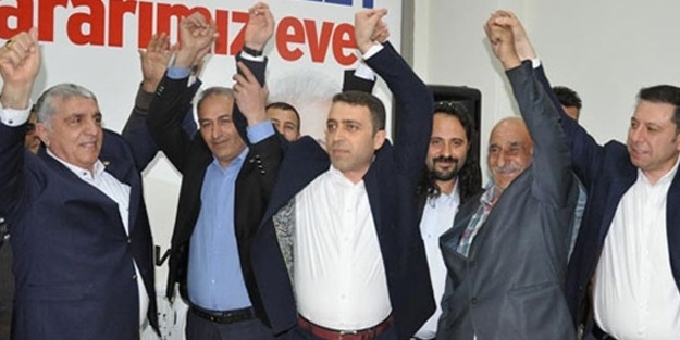 CHP'ye büyük şok! Törenle AK Parti'ye geçip 'evet' oyu vereceklerini açıkladılar