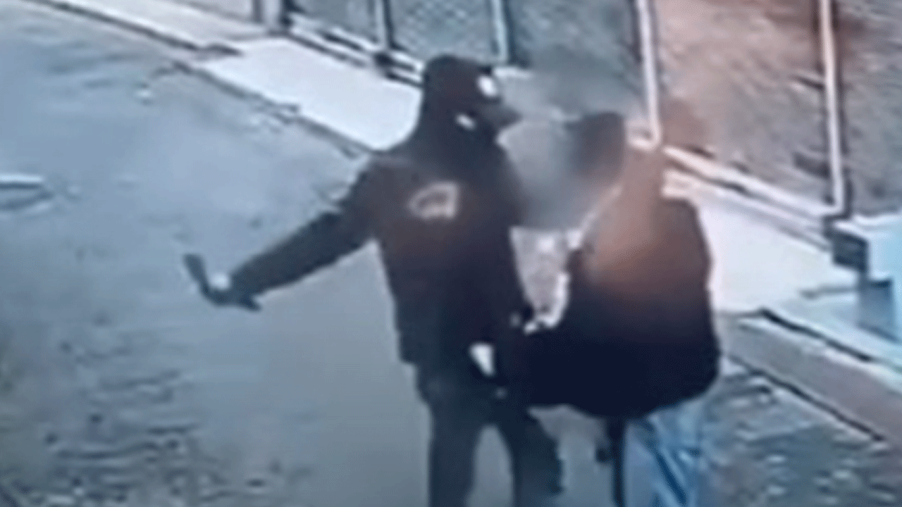 Tornavidalı gaspçı dehşet saçtı! İşte o şok görüntüler!