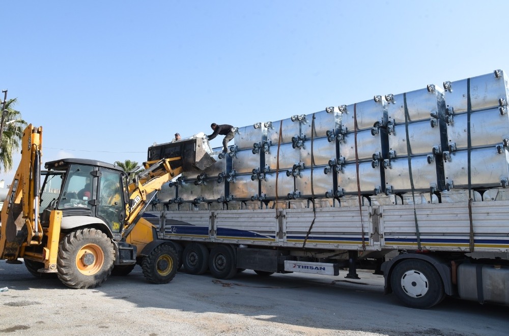 Toroslar Belediyesi çöp konteynerlerini yeniledi 