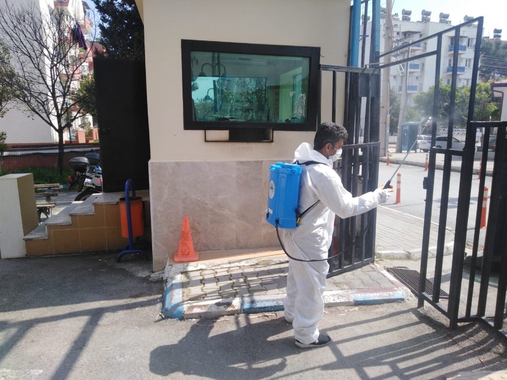 Toroslar Belediyesi, dezenfekte çalışmalarını sürdürüyor 
