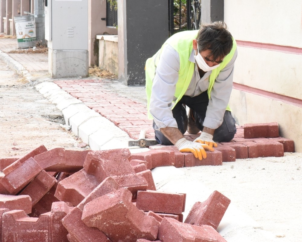 Toroslar Belediyesi parke taşlarını kendisi üretiyor 