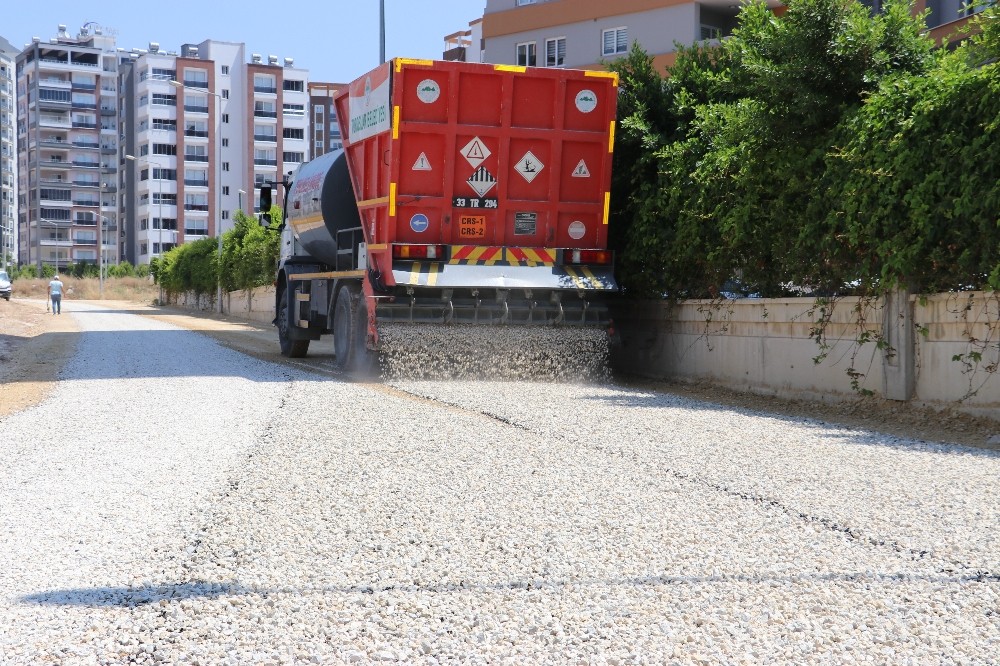 Toroslar Belediyesi’nden yeni yerleşim alanlarına yol 