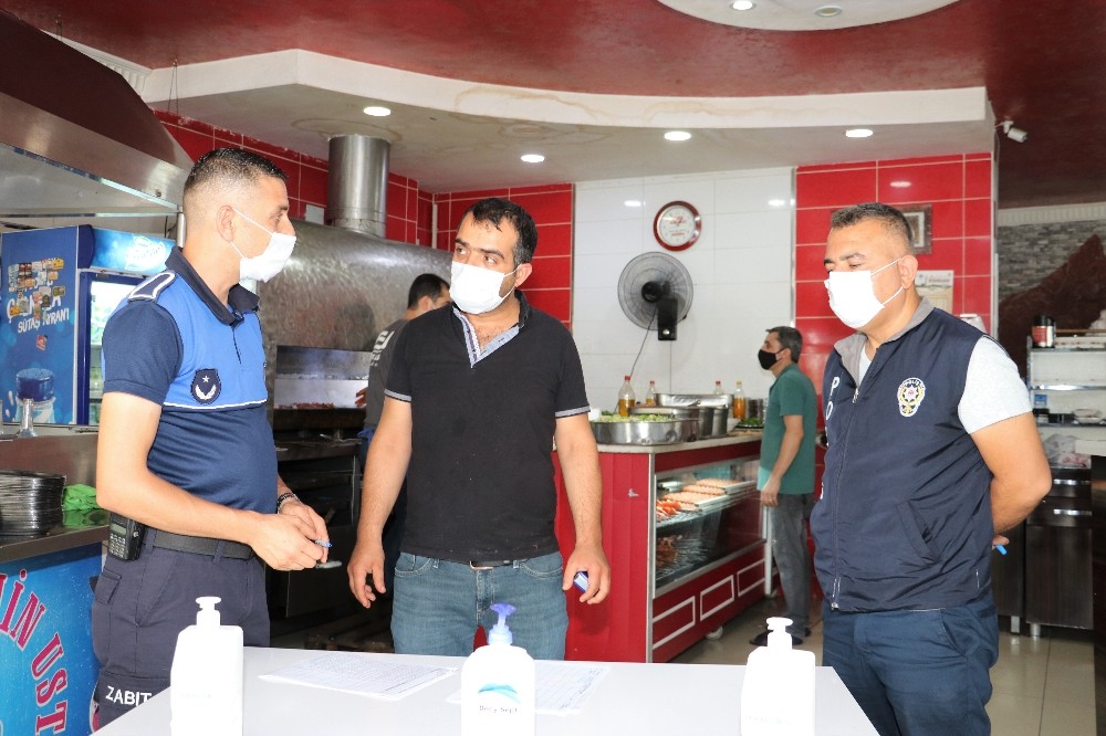 Toroslar zabıtası, maske, hijyen ve sosyal mesafe denetimi yaptı 