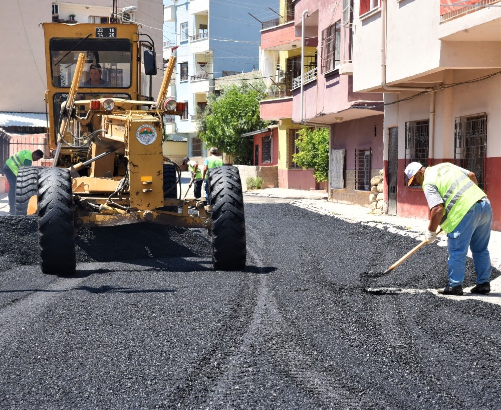 Toroslar’da asfalt çalışmaları devam ediyor 