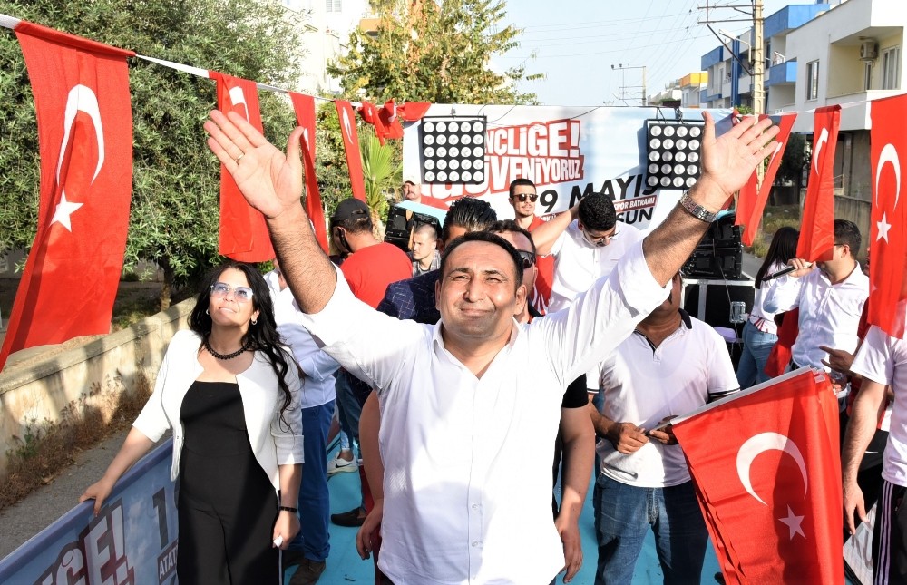 Toroslar’da bayram coşkusu evlere taşındı 