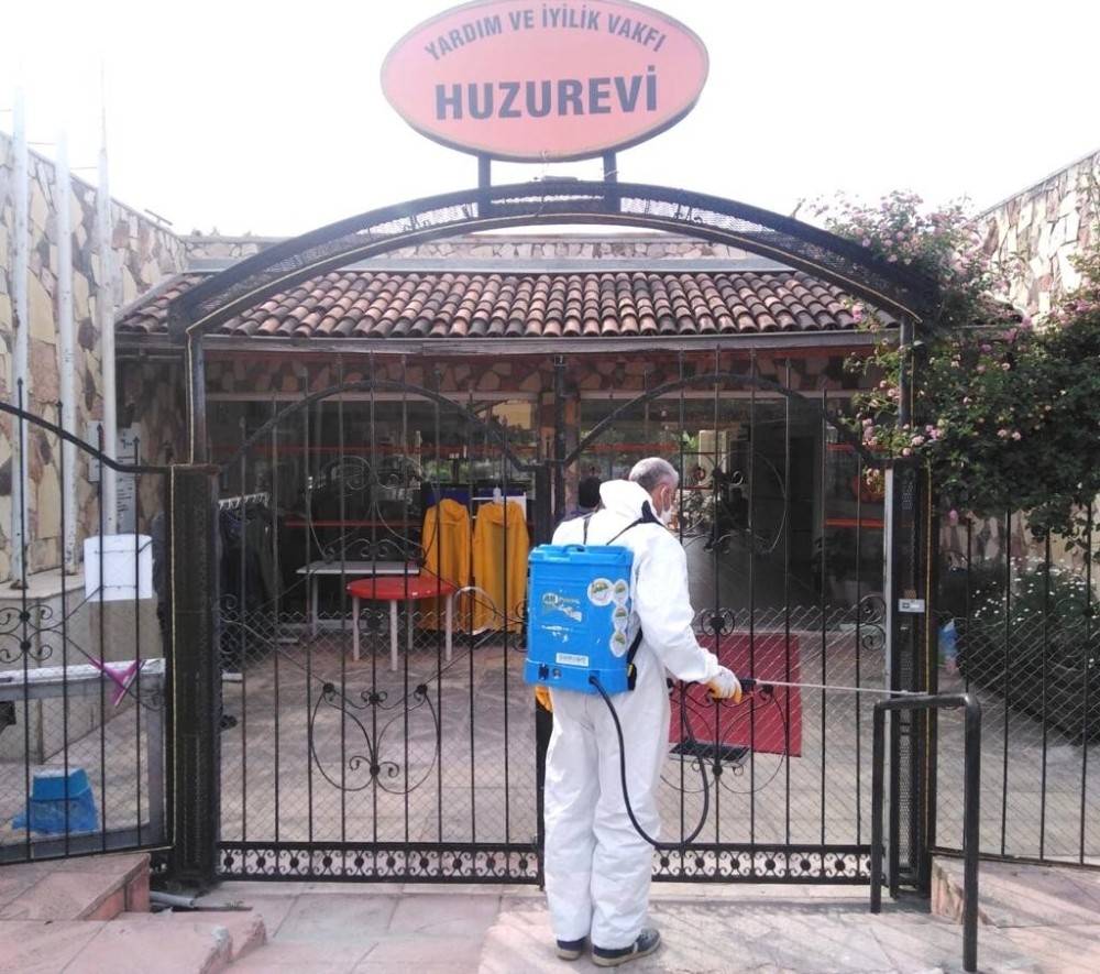 Toroslar’da dezenfekte çalışmaları sürüyor 