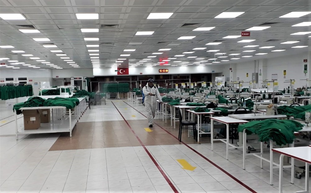 Toroslar’da ilçenin dört bir yanı dezenfekte ediliyor 
