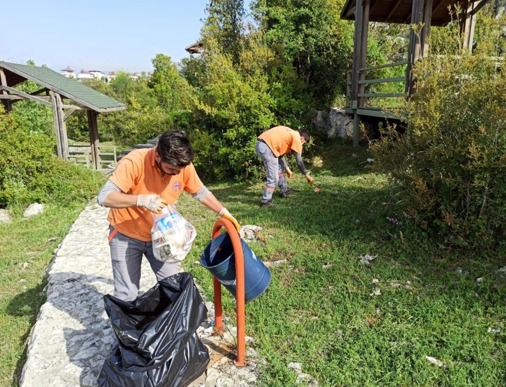 Toroslar’da mesire alanları temizleniyor 