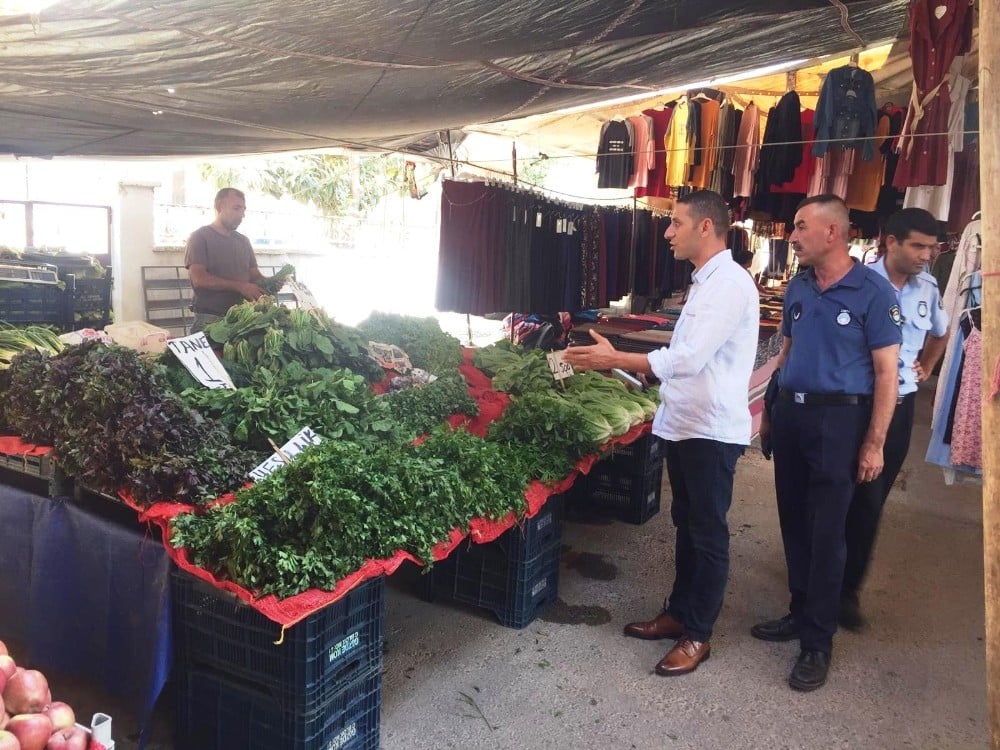 Toroslar’da semt pazarlarında etiket denetimi 