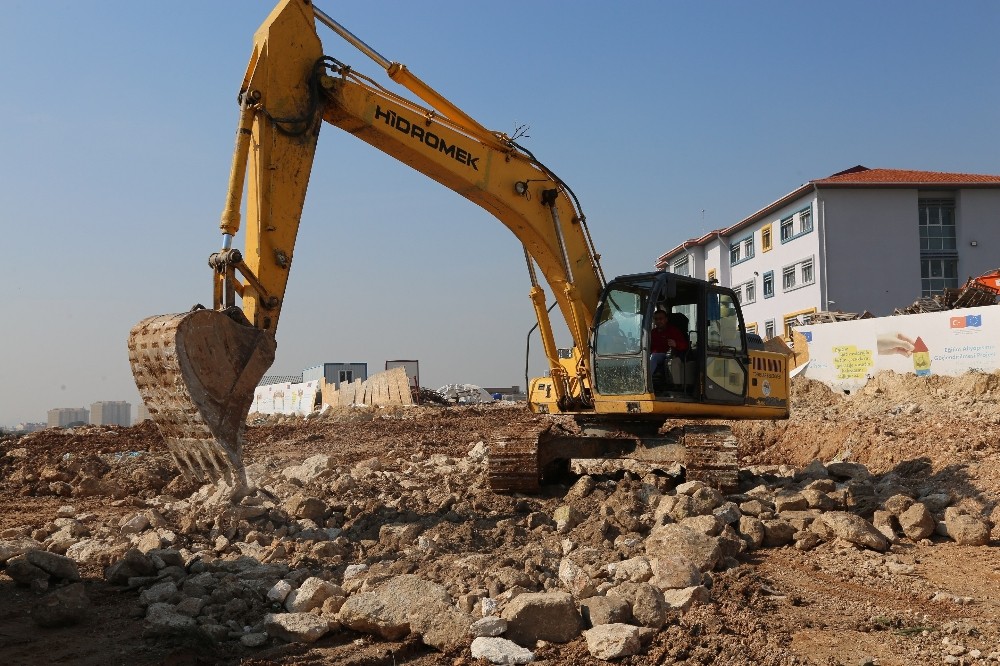 Toroslar’da yeni yol açma çalışmaları devam ediyor 