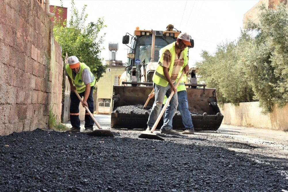 Toroslar’da yol yapım, bakım ve onarın çalışmaları devam ediyor 