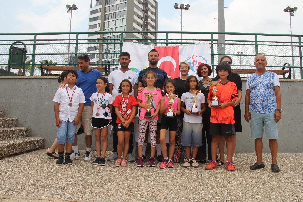 Toroslar’ın tenis sporcuları gelecek vaat ediyor 