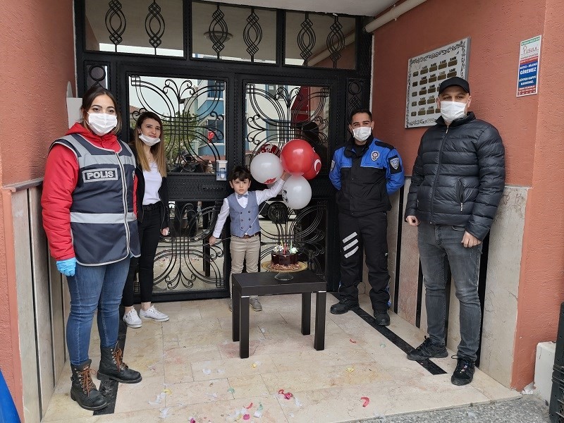 Torununun doğum gününü öğle bir kutladı ki 