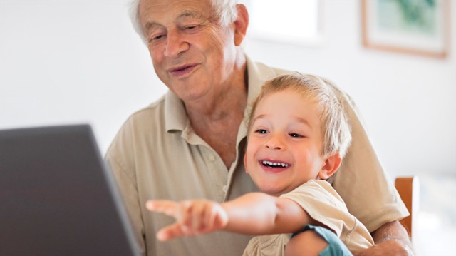 Torunuyla vakit geçiren dedeye büyük destek