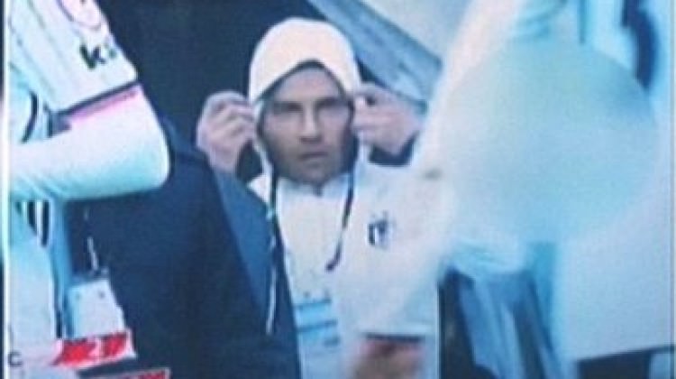 Tosic'e akreditasyon kartı kimden geldi?