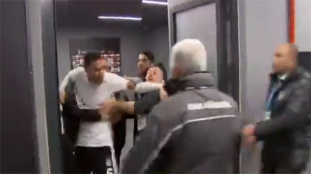 Tosic'i zor tuttular