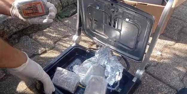 Tost makinesinin içinden çıkanlar 'yok artık' dedirtti!