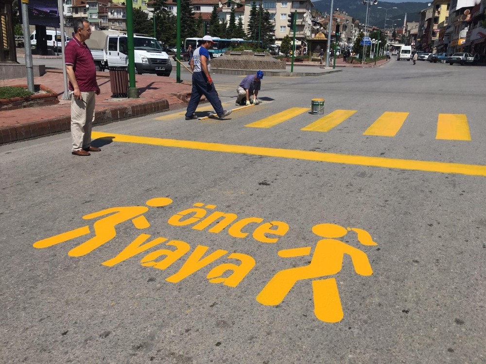 Tosya Belediyesi, yaya geçitlerinde düzenleme yaptı 