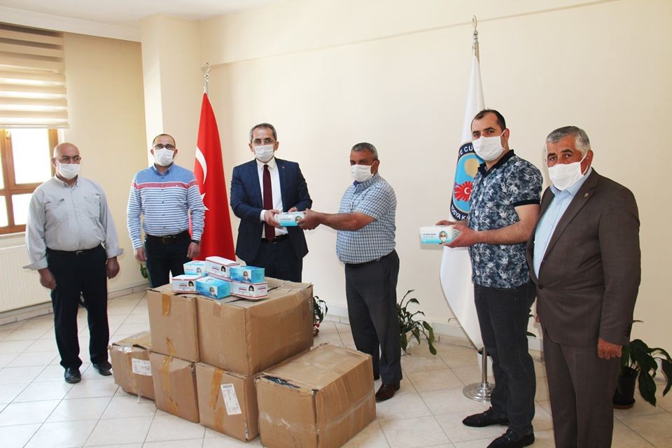 Tosya Kaymakamlığından mahalle ve köylere 10 bin adet maske 