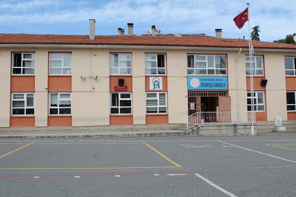 Tosya’da deprem tatbikatı gerçeğini aratmadı 