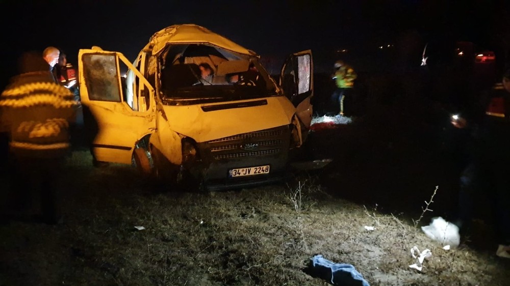 Tosya’da minibüs takla attı: 3 yaralı 