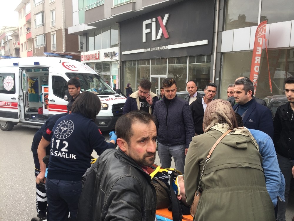Tosya’da motosiklet yayaya çarptı: 2 yaralı 