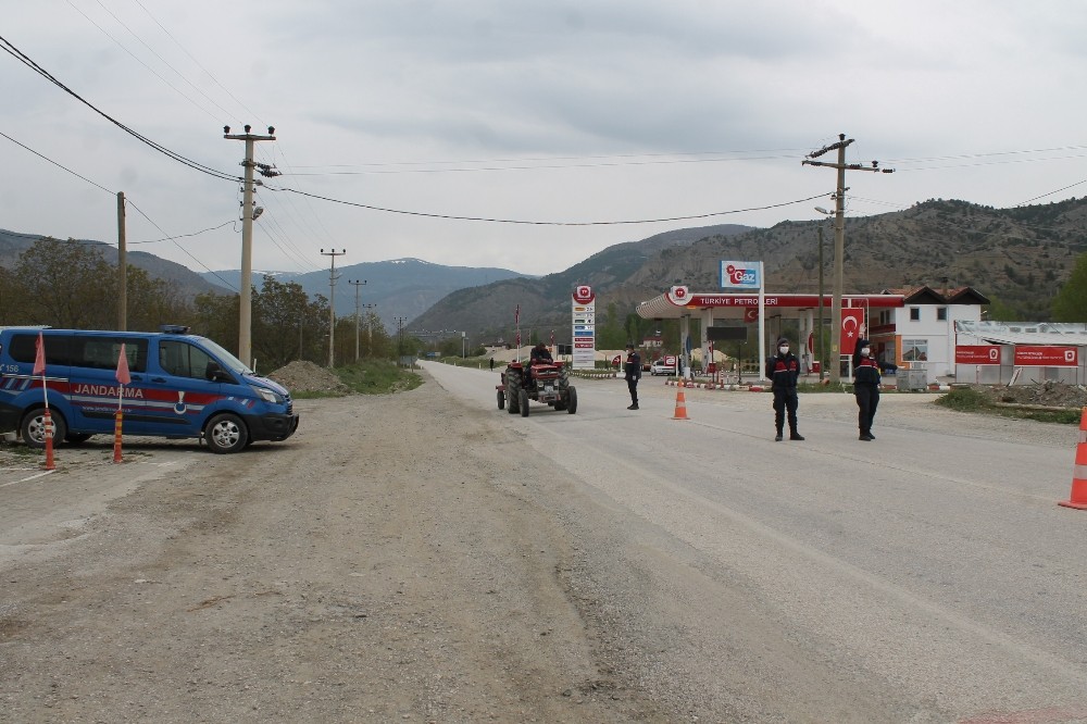 Tosya’ya girişler, haftada bir gün jandarma kontrolünde yapılıyor 