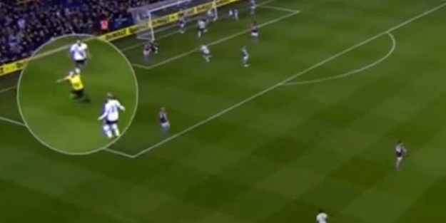Tottenham'ın golüne sevinen hakem!