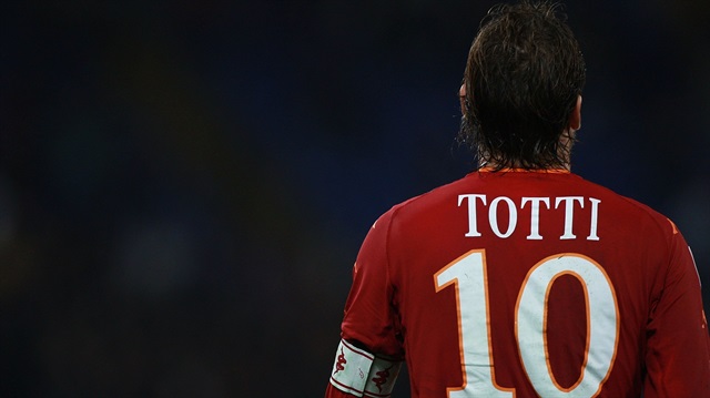 Totti futbolu bırakıyor