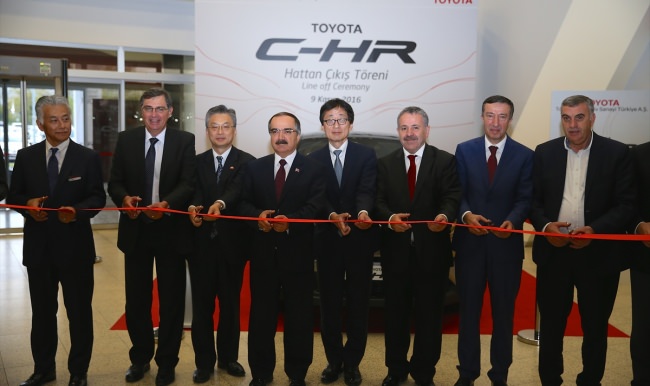 Toyota C-HR bantlardan inmeye başladı