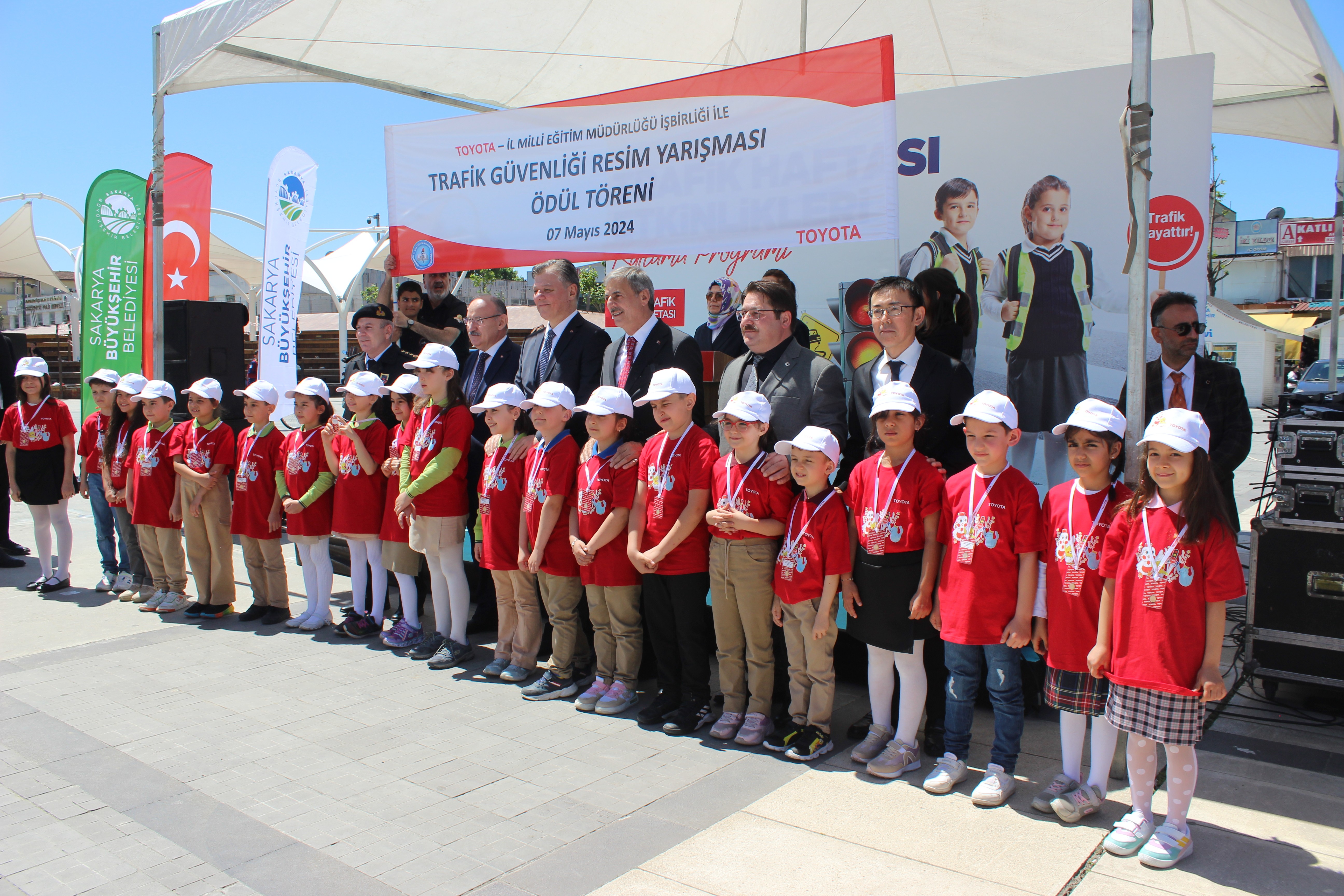 Toyota Otomotiv Sanayi Türkiye trafik güvenliği resim yarışmasıyla genç yetenekleri ödüllendirdi!