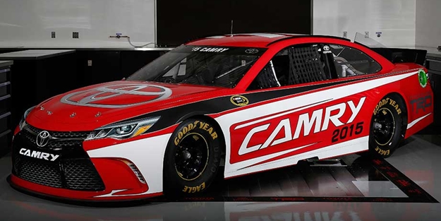 Toyota'nın yeni aracı Camry göz doldurdu