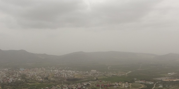 Bir kent beyaza büründü! Vatandaşlar maskeye sarıldı