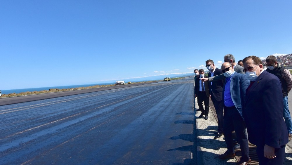 Trabzon Havalimanı’nda pist yenileme çalışmaları devam ediyor 