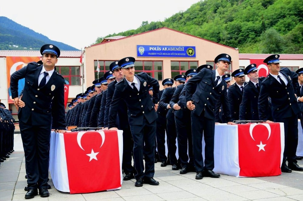 Trabzon Polis Meslek Eğitim Merkezi 23. dönem mezunlarını verdi 
