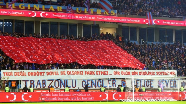Trabzon tribünlerinden güzel görüntüler