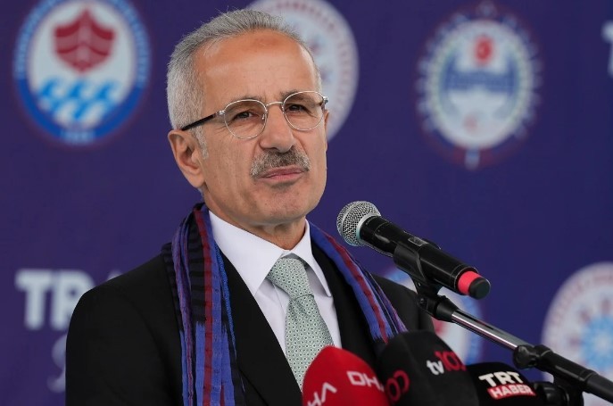 Trabzon'a hafif raylı sistem geliyor! Bakan Uraloğlu duyurdu