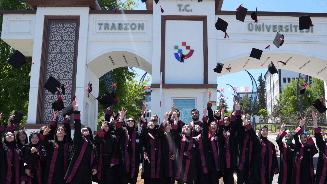 Trabzon’da 156 Öğretmen Akademiden Mezun Oldu! Belgelerini Törenle Aldılar